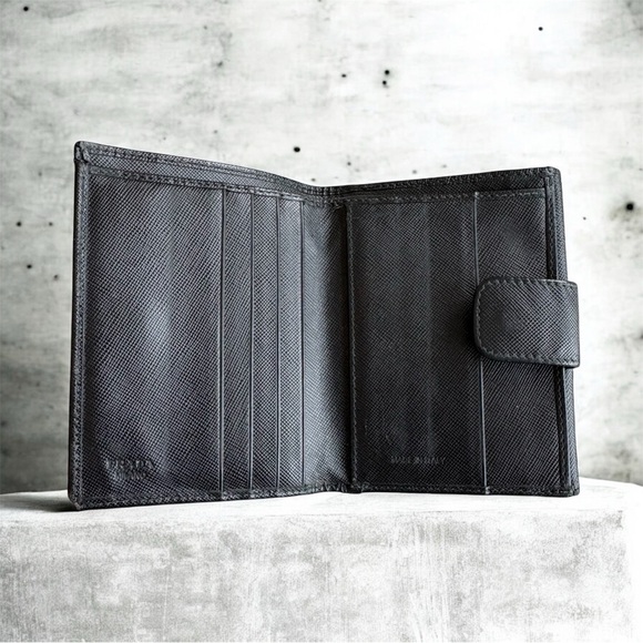 Prada Black Saffiano Wallet - Picture 3 of 4